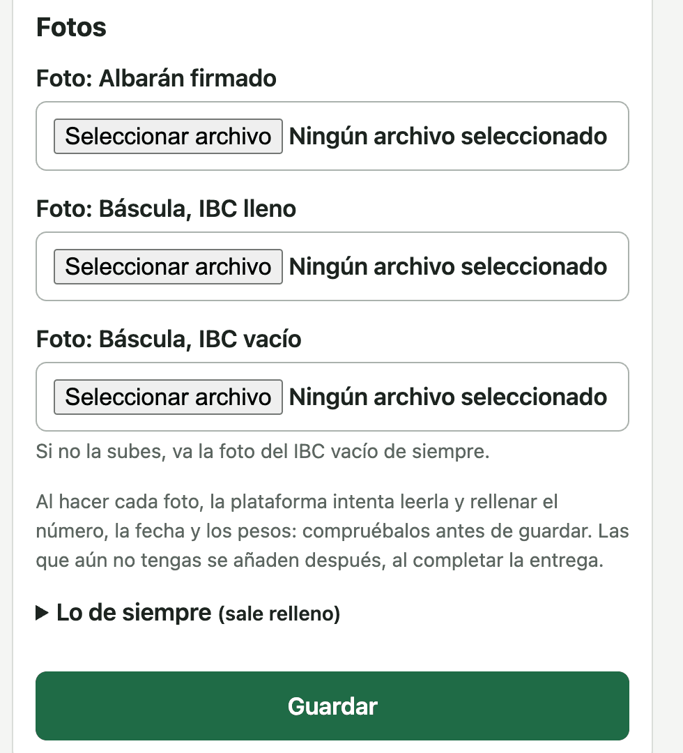 Formulario de una entrega con tres fotos: el albarán firmado y la báscula con el contenedor lleno y vacío.